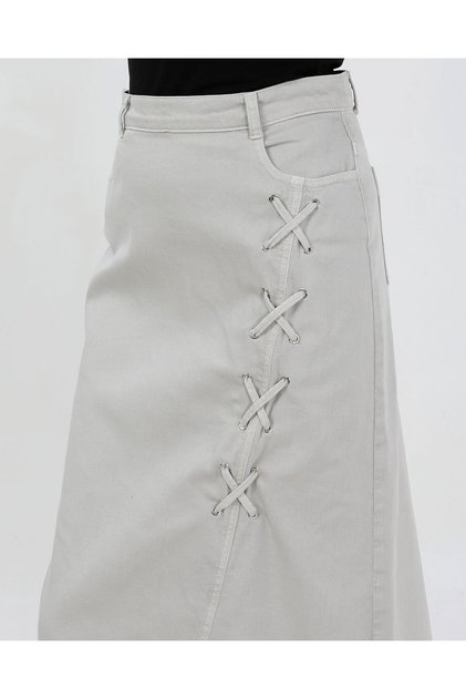 FUSTĂ DENIM CU DETALII DIN ȘNURURI - ALBASTRU DESCHIS
