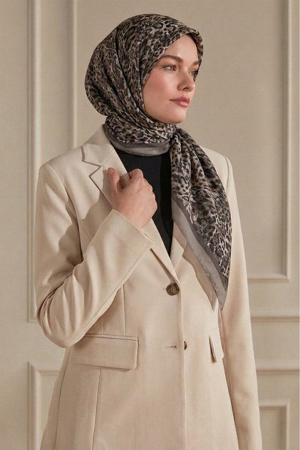 Powder Leopard Patterned Scarf