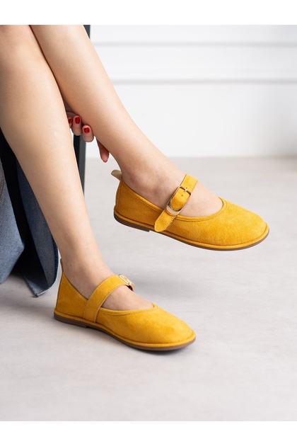 Avenu Yellow Buckle Women's Ballerinas