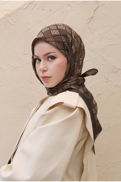وشاح قطني مستورد بنمط خطوط