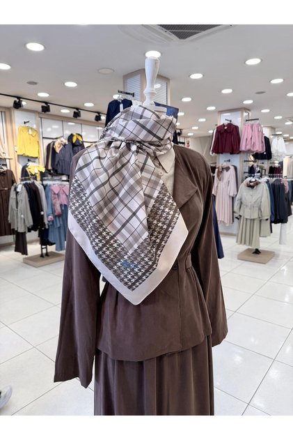 Eșarfă Elegantă în carouri Bej