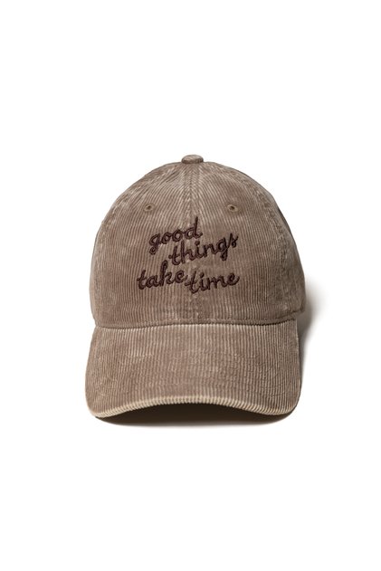 Kadife Şapka Nakışlı Şapka "Good Things Take Time" Nakışlı Sütlü Kahve Rengi Kadife Şapka Eskitme