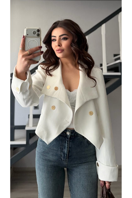 Beyaz Gold Düğme Detaylı Crop Ceket