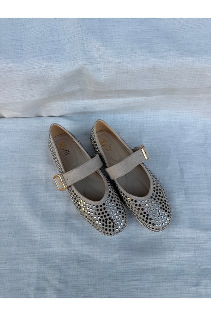 Women's flat shoes
