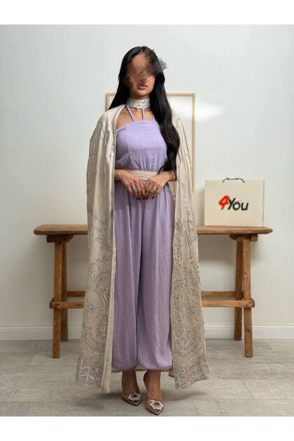 Stylish jumpsuit with a modern design and an embroidered cape.