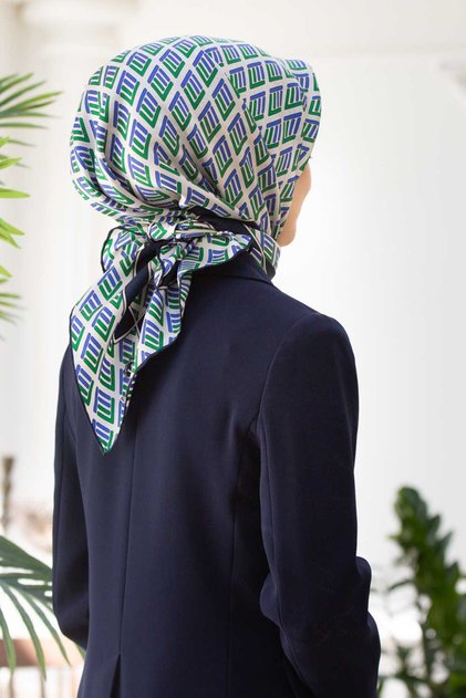 % 57 İPEK % 43 VİSKON Twill İpek Geometrik Desenli Saks - Zümrüt Yeşili Renkli 90x90 Eşarp Dikim Şek