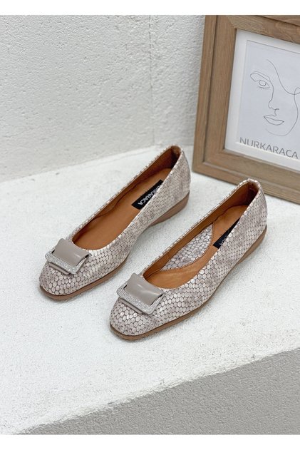 25142222Y Genuine De Leather Rtopedi̇k Stylish Shoes with Front Buckle Detail for Women