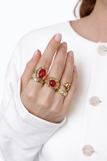 Queen Model Red Stone Five-Ring Set