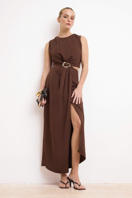 Rochie maxi țesută, maro, dreaptă, în linie A, cu detalii accesorii TWOSS25EL00017