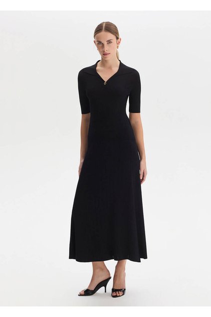 Black Knitwear Skirt with Slit Detail