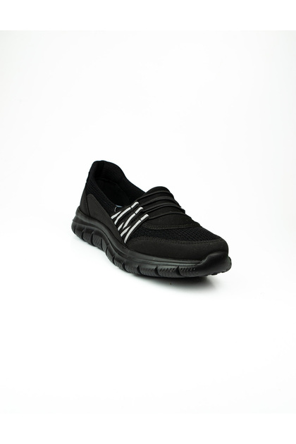 5226 Familia Black Women's Walking Shoes