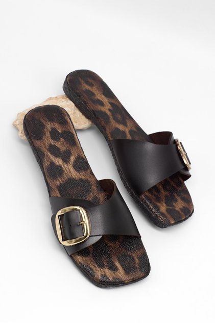 Women's Black Comfortable Fit Leopard Printed Li Buckled Slipper
