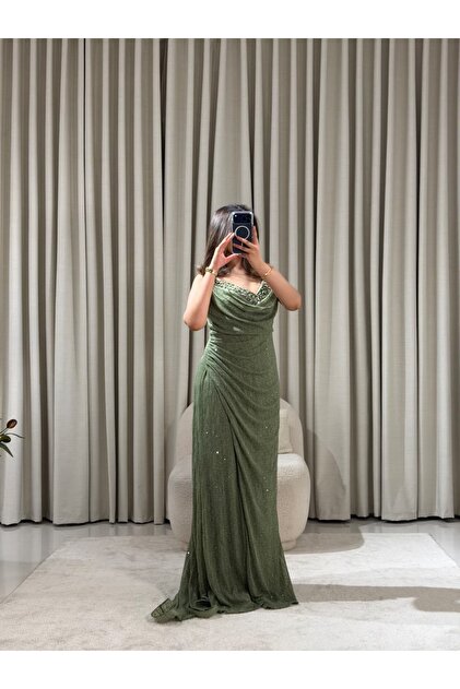 Elegant women's dress with a modern design – luxurious fabric suitable for occasions and evenings, jumbo sizes