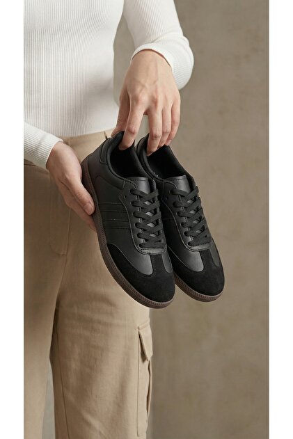 Women's Black Lace-Up Casual Sneaker 2cm Byndsmb01