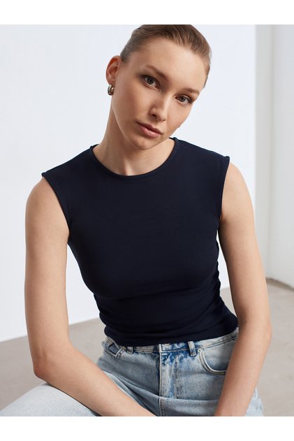 21054 Gathered Basic T-Shirt