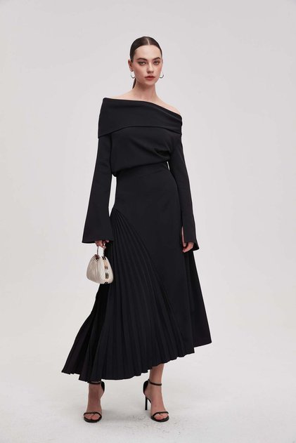 Cold-shoulder plain long-sleeve maxi dress