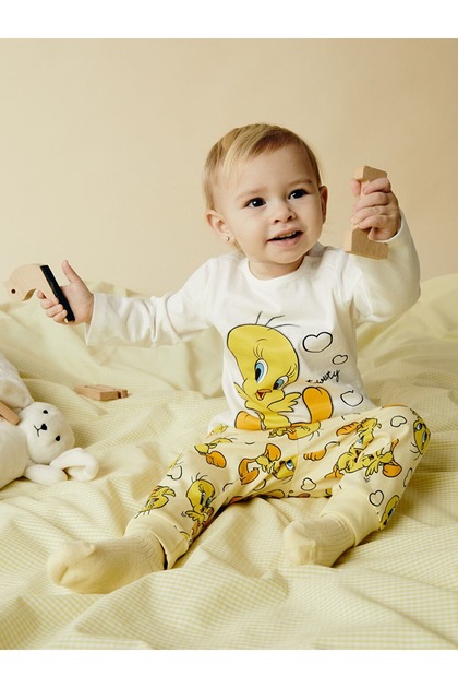Lcw Baby Ecru Crew Neck Tweety Printed Baby Girl Pajamas Set
