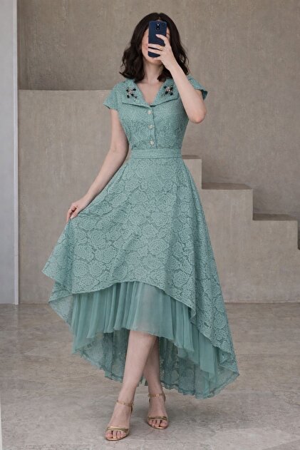 SHAMS Elegant Lace midi dress with a modern "high-low" cut- Trendyol