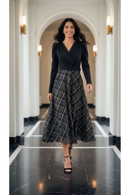 Ekose etekli vatkalı elbise
