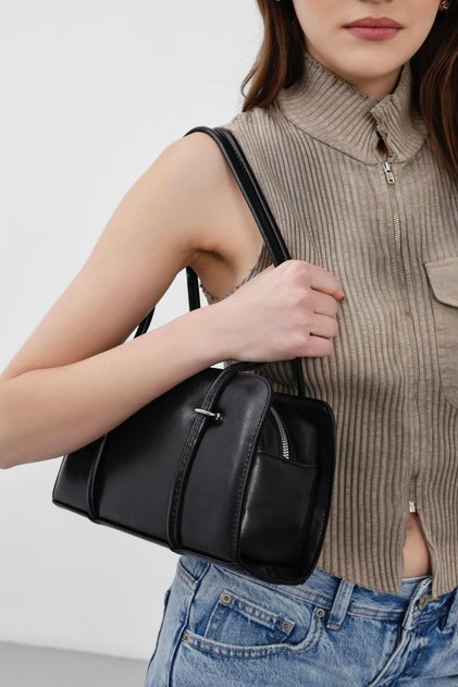 Hansal Metal Detailed Baguette Bag Black