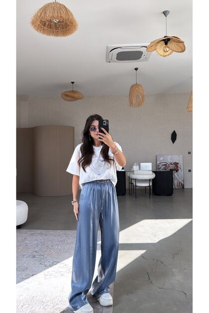 Pantaloni albaștri din satin wide-leg lucios