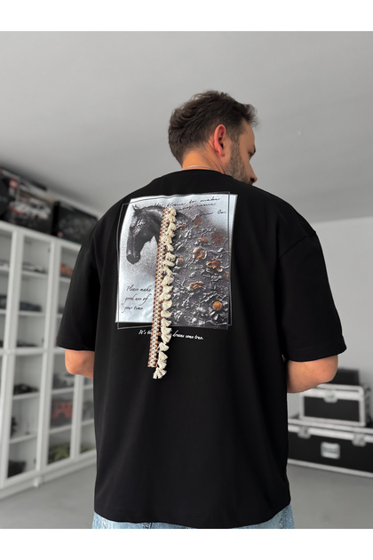 BYBASICMAN Siyah Püsküllü At Baskılı Oversize T-Shirt SW-5106