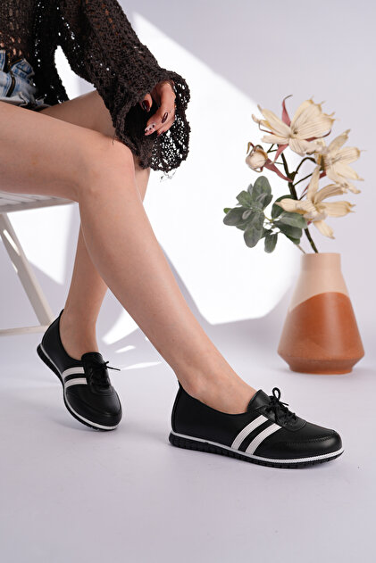 Women's Daily Lace-Up Sneakers Sports Shoes – Comfortable Sole Striped Detail Casual Shoes