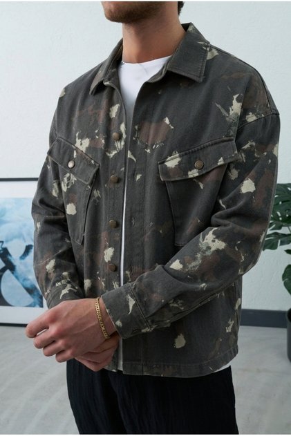 Men's Oversize Camouflage Jean Jacket with Flap Cargo Pockets