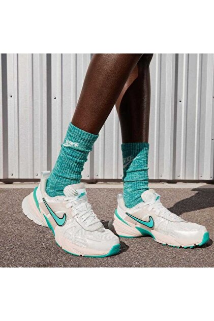 Nike V2K Run Kadın Sneaker Ayakkabı FD0736-105 (Dar Kalıp 1 Beden
