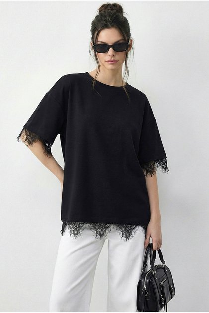 Schwarzes Damen-T-Shirt mit Rundhalsausschnitt und Spitzenverzierung in Übergröße 1046 60283955