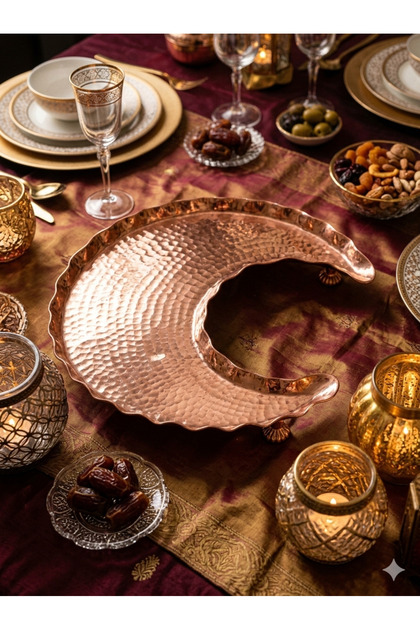 صينية نحاسية بشكل هلال رمضان