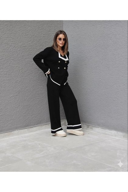 Double-Breasted Collar Knitwear Set with Contrast Stripes - Ecru & Black