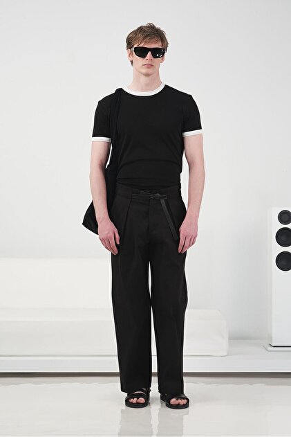 Contrast Detailed Crew Neck Black T-Shirt