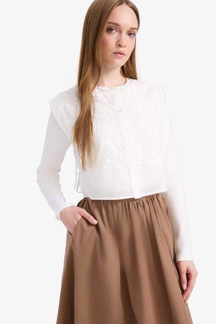 100 % Baumwolle, bestickte Blazer-Weste mit Rundhalsausschnitt und Schnürung E7969AX25SM