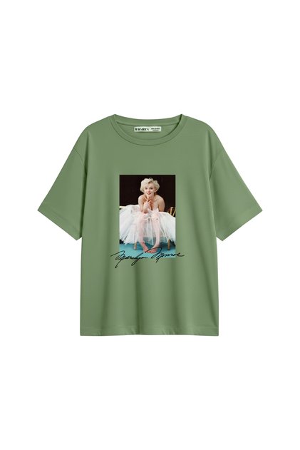 Marilyn Monroe's Beauty Printed Relaxed Fit Green Women's Tshirt
