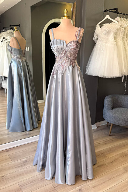 Gri Parlak Saten Drape ve Dantel Detaylı Maxi Abiye ve Gece Elbisesi
