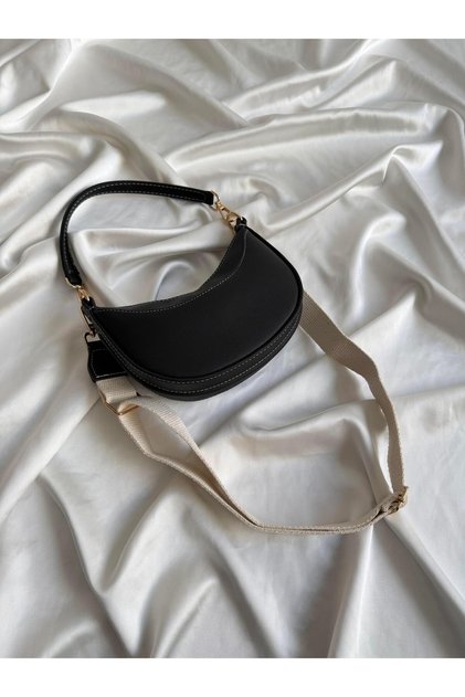 Press Model Hand and Women Shoulder Bag Black