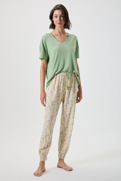 V-Neck Crochet Detailed Floral Print Pajama Set