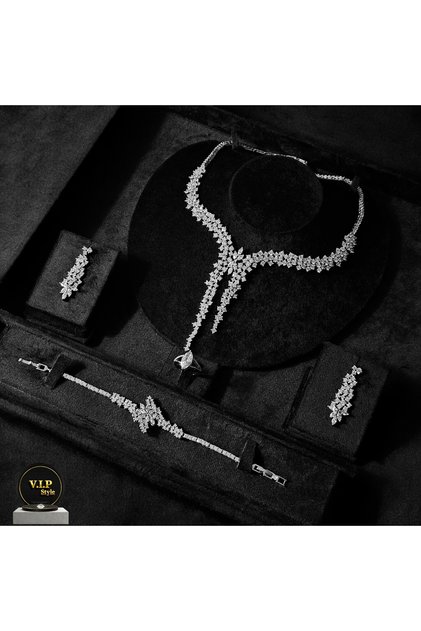 طقم اكسسوارات زركون اربع قطع مع علبه