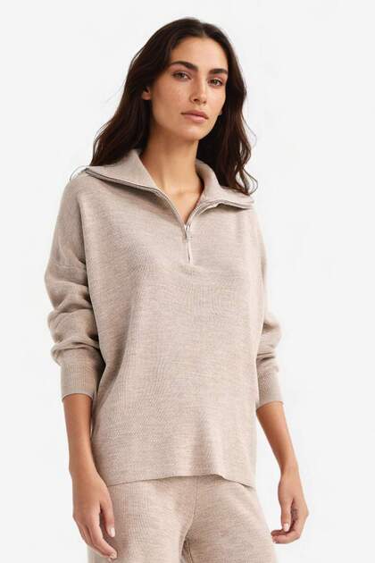 Strickpullover mit halbem Reißverschluss und normaler Passform F2907AX25AU