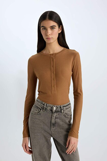 Slim-Fit Slim-Fit-Camisole mit Rundhalsausschnitt und langen Ärmeln D9555ax24wn