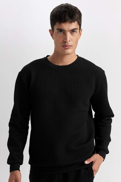 Μαύρο φούτερ Jacquard με κανονική εφαρμογή D5392AX24AU