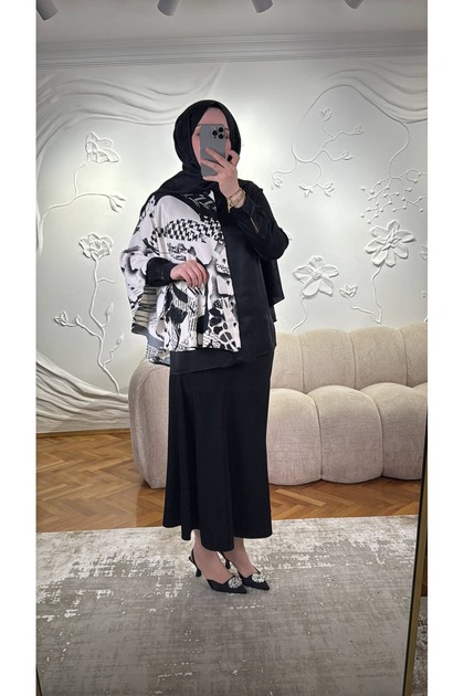 قميص قابل للفصل مع شال مدمج باللون الأسود