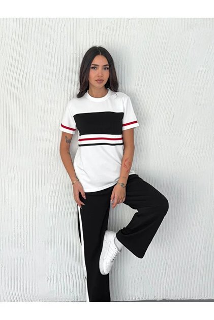 طقم رياضي نسائي من قماش المودال بياقة دائرية وتفاصيل مخططة وملمس ناعم ومزين
