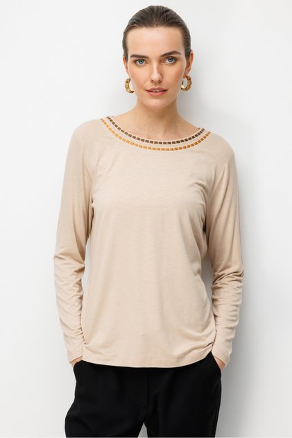 Women's Crew Neck Two-Color Embroidered Stone-Embellished Combed Cotton Blouse Beige