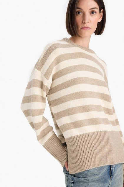 Oversize Wide Fit Crew Neck Striped Knit Sweater F3889Ax25Wn