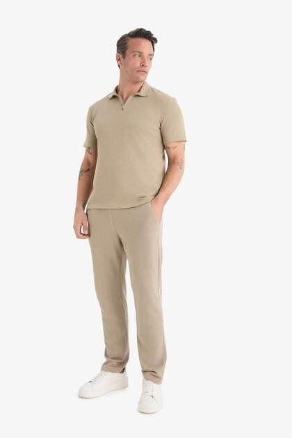 Jogginghose mit normaler Passform, Schnürung an der Taille, Taschendetail, gerader Beinabschluss D9701AX25SP