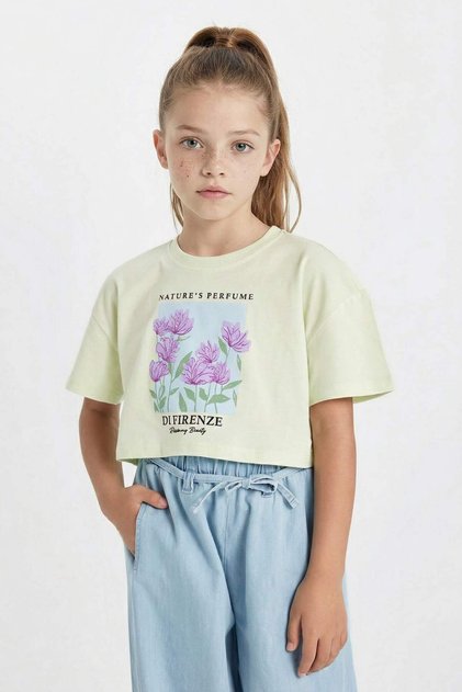 Crop T-shirt με στάμπα και κοντό μανίκι για κορίτσια D0869A824HS