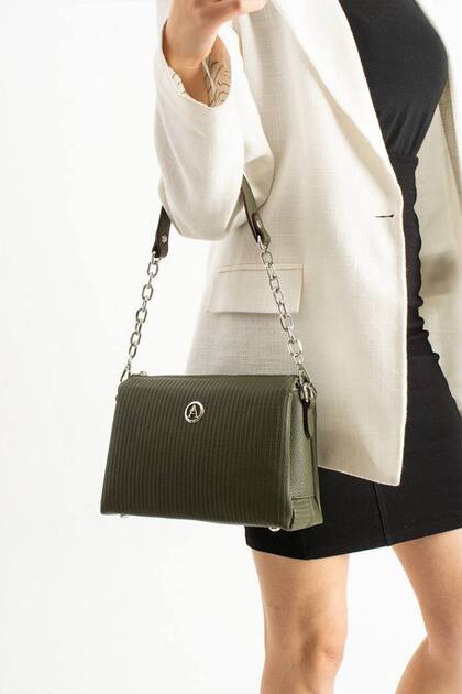 Women's Chain Strap Piece Set and Adjustable Crisscross Straps Multi-Compartment Bag