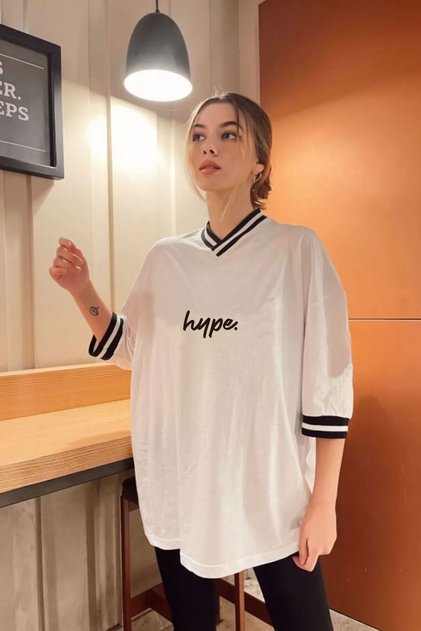 V-Neck Hype Design White Oversized T-Shirt